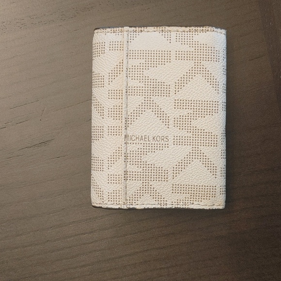 Michael Kors Set Charm Small Logo and Leather Envelope Trifold Wallet - Picture 2 of 3